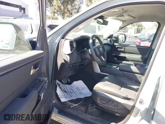 2024 Toyota Tundra Limited z VIN 5TFWA5DB9RX161273, wystawiony jako IAAI lot #41676655 z przebiegiem 10 371 mil mil oraz . Historia ofert i sprzedaży dostępna na DreamBid. Obrazek 18.