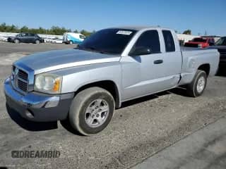 2005 Dodge Dakota SLT with VIN 1D7HE42K65S163019, listed as a Copart auction lot 67673975 with 118,096 mi miles and Salvage title. Bid and sale history available at DreamBid. Image 1.