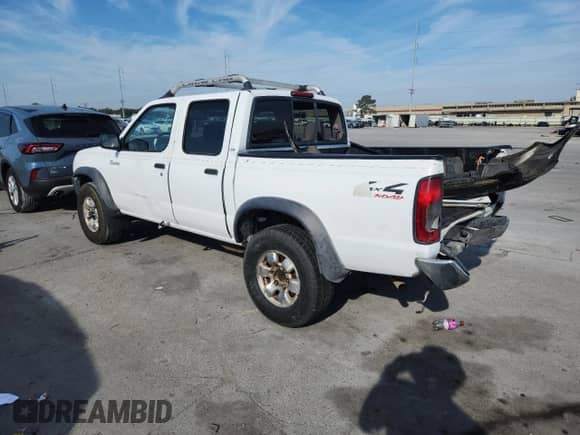 2000 Nissan Frontier XE with VIN 1N6ED27Y8YC427340, listed as a Copart auction lot 81788645 with 165,147 mi miles and Salvage title. Bid and sale history available at DreamBid. Image 2.