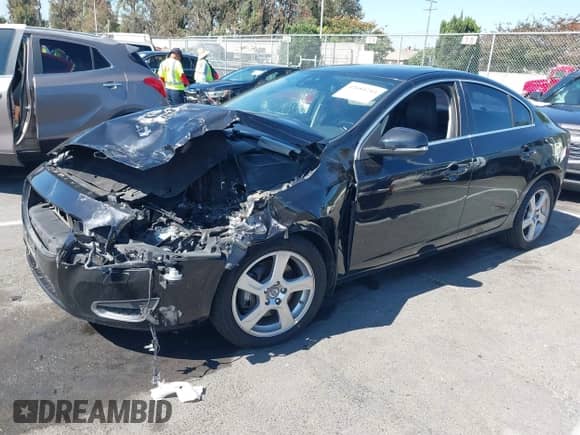 2012 Volvo S60 T5 с VIN YV1622FSXC2093928, выставлен на аукционе IAAI как лот 42684244 с пробегом 121 791 миль миль и . История ставок и продаж доступна на DreamBid. Изображение 2.