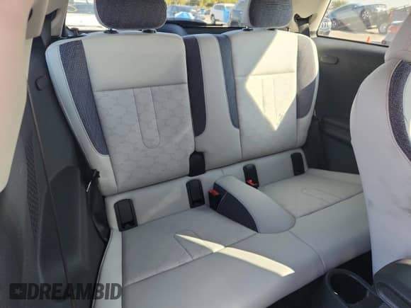 2025 MINI Hardtop Cooper S z VIN WMW23GD03S2X05429, wystawiony jako Copart lot #89914035 z przebiegiem 2 150 mil mil oraz Szkoda całkowita • Salvage title. Historia ofert i sprzedaży dostępna na DreamBid. Obrazek 10.