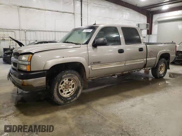 2003 Chevrolet Silverado 1500HD LT with VIN 1GCGK13U93F134049, listed as a Copart auction lot 77205124 with 260,001 mi miles and Salvage title. Bid and sale history available at DreamBid. Image 1.