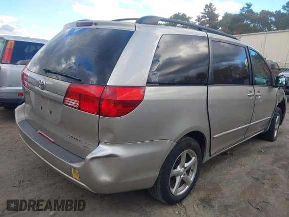 2005 Toyota Sienna LE with VIN 5TDBA23C35S044327, listed as a IAAI auction lot 43467749 with 87,786 mi miles and . Bid and sale history available at DreamBid. Image 4.