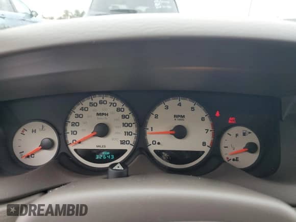 2003 Dodge Neon SXT z VIN 1B3ES56C63D101380, wystawiony jako Copart lot #84546684 z przebiegiem 32 643 mil mil oraz Szkoda całkowita • Salvage title. Historia ofert i sprzedaży dostępna na DreamBid. Obrazek 9.