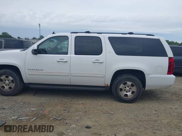 2010 Chevrolet Suburban LT z VIN 1GNUCJE01AR199247, wystawiony jako IAAI lot #42365497 z przebiegiem 289 944 mil mil oraz . Historia ofert i sprzedaży dostępna na DreamBid. Obrazek 14.