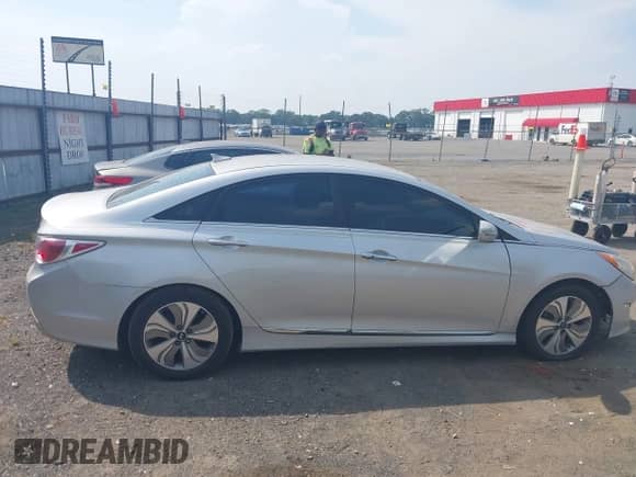 2015 Hyundai Sonata with VIN KMHEC4A40FA127173, listed as a IAAI auction lot 43258285 with 149,043 mi miles and . Bid and sale history available at DreamBid. Image 13.