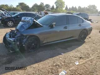 2019 BMW 3 Series 330i xDrive z VIN WBA5R7C5XKFH12527, wystawiony jako Copart lot #70401655 z przebiegiem Nie podano mil oraz Szkoda całkowita • Salvage title. Historia ofert i sprzedaży dostępna na DreamBid. Obrazek 1.