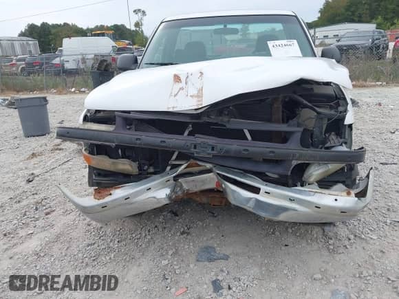 2001 Chevrolet Silverado 1500 z VIN 1GCEC14W11Z111266, wystawiony jako IAAI lot #43424667 z przebiegiem Nie podano mil oraz . Historia ofert i sprzedaży dostępna na DreamBid. Obrazek 6.