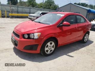 2014 Chevrolet Sonic LS z VIN 1G1JA5SH4E4205556, wystawiony jako Copart lot #65787965 z przebiegiem 116 655 mil mil oraz Szkoda całkowita • Salvage title. Historia ofert i sprzedaży dostępna na DreamBid. Obrazek 1.