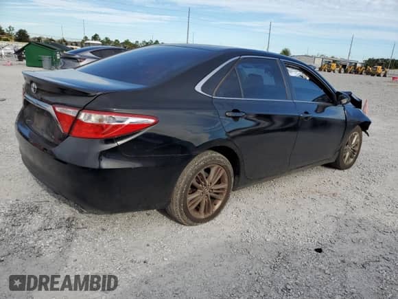 2015 Toyota Camry SE z VIN 4T1BF1FK5FU923948, wystawiony jako Copart lot #82100065 z przebiegiem 224 274 mil mil oraz Nie do naprawy • Non repairable. Historia ofert i sprzedaży dostępna na DreamBid. Obrazek 3.