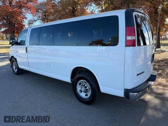 2017 Chevrolet Express Passenger LT с VIN 1GAZGPFG9H1176592, выставлен на аукционе Copart как лот 87533705 с пробегом 168 790 миль миль и Чистый • Clean title. История ставок и продаж доступна на DreamBid. Изображение 3.