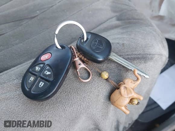 2011 Toyota Sienna LE z VIN 5TDKK3DC4BS145664, wystawiony jako IAAI lot #43001214 z przebiegiem Nie podano mil oraz . Historia ofert i sprzedaży dostępna na DreamBid. Obrazek 11.