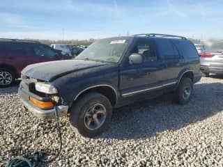 2001 Chevrolet Blazer LT with VIN 1GNCS13W412123679, listed as a Copart auction lot 50485175 with 158,075 mi miles and Salvage title. Bid and sale history available at DreamBid. Image 1.