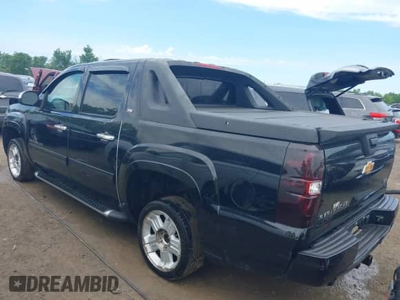 2010 Chevrolet Avalanche LT with VIN 3GNVKFE0XAG273236, listed as a IAAI auction lot 42541653 with 181,125 mi miles and . Bid and sale history available at DreamBid. Image 3.