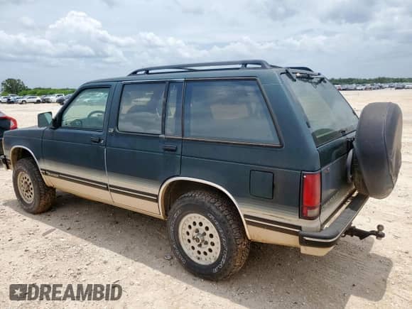 1993 Chevrolet Blazer z VIN 1GNDT13W2P2111444, wystawiony jako Copart lot #61199575 z przebiegiem 177 604 mil mil oraz Czysty tytuł • Clean title. Historia ofert i sprzedaży dostępna na DreamBid. Obrazek 2.