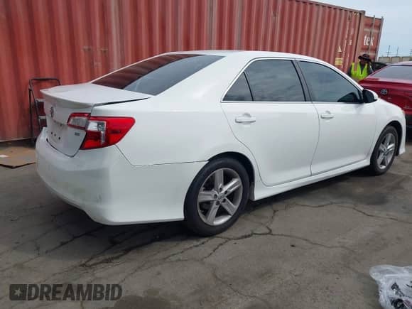 2014 Toyota Camry L with VIN 4T1BF1FK9EU798421, listed as a IAAI auction lot 43242953 with 82,876 mi miles and . Bid and sale history available at DreamBid. Image 4.