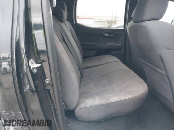 2018 Toyota Tacoma SR5 с VIN 3TMBZ5DN8JM015331, выставлен на аукционе IAAI как лот 42197079 с пробегом 84 035 миль миль и . История ставок и продаж доступна на DreamBid. Изображение 8.