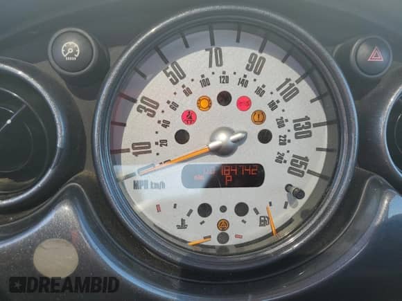 2004 MINI Hardtop с VIN WMWRC33494TJ59809, выставлен на аукционе Copart как лот 87088565 с пробегом 184 742 миль миль и Списание • Salvage title. История ставок и продаж доступна на DreamBid. Изображение 9.