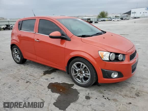 2013 Chevrolet Sonic LTZ с VIN 1G1JE6SB2D4225471, выставлен на аукционе Copart как лот 50703475 с пробегом 105 733 миль миль и Списание • Salvage title. История ставок и продаж доступна на DreamBid. Изображение 4.