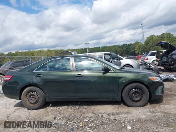 2010 Toyota Camry z VIN 4T1BF3EK9AU538432, wystawiony jako IAAI lot #43313393 z przebiegiem 208 220 mil mil oraz . Historia ofert i sprzedaży dostępna na DreamBid. Obrazek 14.