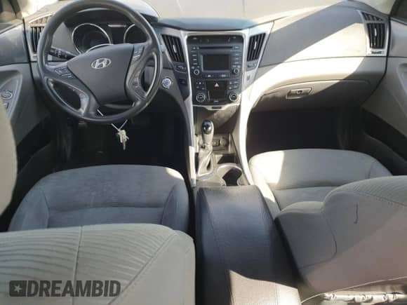 2015 Hyundai Sonata z VIN KMHEC4A42FA135050, wystawiony jako Copart lot #82353675 z przebiegiem Nie podano mil oraz Czysty tytuł • Clean title. Historia ofert i sprzedaży dostępna na DreamBid. Obrazek 8.