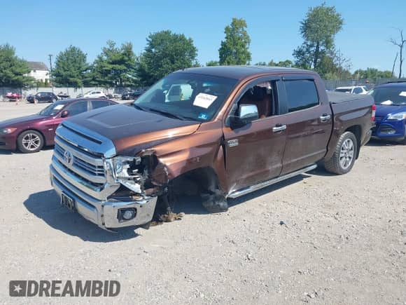 2015 Toyota Tundra Platinum с VIN 5TFAY5F15FX441259, выставлен на аукционе IAAI как лот 43162043 с пробегом 145 976 миль миль и . История ставок и продаж доступна на DreamBid. Изображение 17.