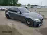 2017 BMW M3 z VIN WBS8M9C37H5G86176, wystawiony jako Copart lot #61449215 z przebiegiem 71 108 mil mil oraz Szkoda całkowita • Salvage title. Historia ofert i sprzedaży dostępna na DreamBid. Obrazek 4.