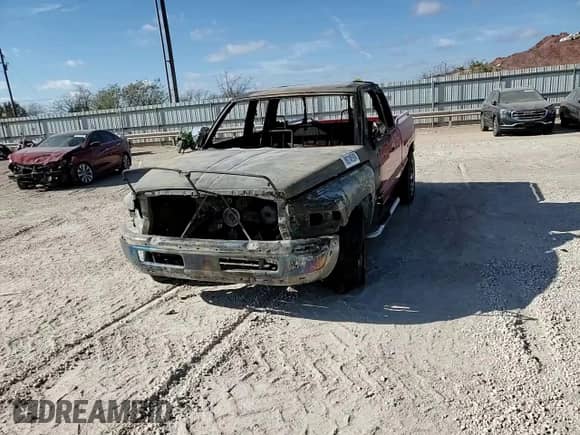 1996 Dodge 1500 с VIN 3B7HC13Z5TG113324, выставлен на аукционе Copart как лот 86248504 с пробегом Не указан миль и На запчасти • Non repairable. История ставок и продаж доступна на DreamBid. Изображение 11.