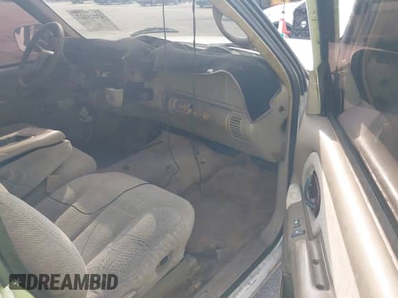 1998 GMC Sierra 1500 с VIN 2GTEC19R7W1537272, выставлен на аукционе IAAI как лот 43225727 с пробегом 251 502 миль миль и . История ставок и продаж доступна на DreamBid. Изображение 5.
