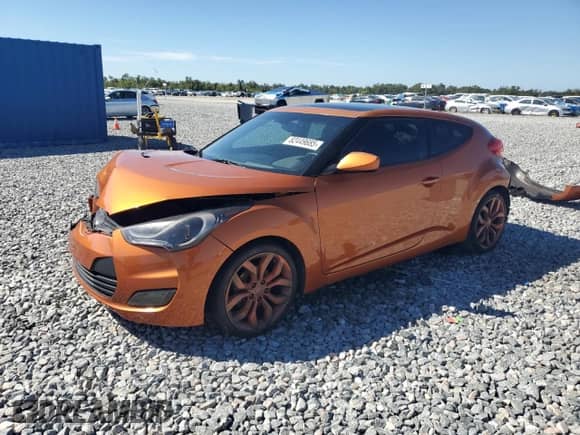 2013 Hyundai Veloster w/Black Int z VIN KMHTC6AD2DU156852, wystawiony jako Copart lot #82449685 z przebiegiem 106 546 mil mil oraz Czysty tytuł • Clean title. Historia ofert i sprzedaży dostępna na DreamBid. Obrazek 1.