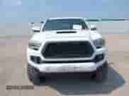 2019 Toyota Tacoma SR5 с VIN 3TMAZ5CN9KM100080, выставлен на аукционе IAAI как лот 43053191 с пробегом 98 434 миль миль и . История ставок и продаж доступна на DreamBid. Изображение 12.