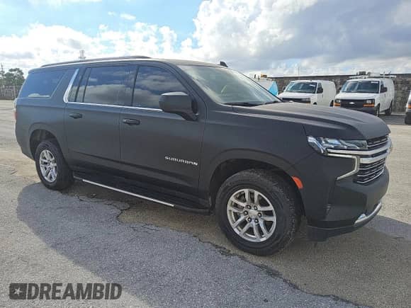 2021 Chevrolet Suburban LT with VIN 1GNSKCKD5MR215807, listed as a Copart auction lot 84585715 with 135,611 mi miles and Clean title. Bid and sale history available at DreamBid. Image 4.