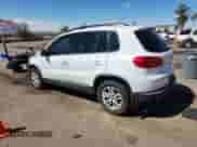2016 Volkswagen Tiguan S z VIN WVGAV7AX0GW602944, wystawiony jako Copart lot #71832455 z przebiegiem 80 203 mil mil oraz Szkoda całkowita • Salvage title. Historia ofert i sprzedaży dostępna na DreamBid. Obrazek 2.