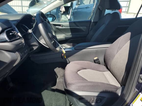 2021 Toyota Camry LE z VIN 4T1R11AK9MU449164, wystawiony jako Copart lot #84798495 z przebiegiem 15 811 mil mil oraz Szkoda całkowita • Salvage title. Historia ofert i sprzedaży dostępna na DreamBid. Obrazek 7.