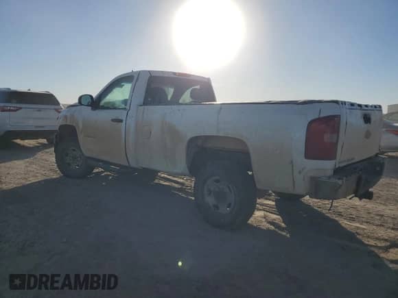 2009 Chevrolet Silverado 2500HD Work Truck with VIN 1GCHC44K29E101201, listed as a Copart auction lot 85964364 with 273,973 mi miles and Salvage title. Bid and sale history available at DreamBid. Image 2.