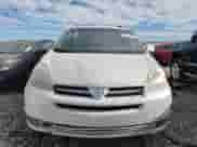 2004 Toyota Sienna XLE z VIN 5TDBA22CX4S001118, wystawiony jako Copart lot #65920175 z przebiegiem 251 232 mil mil oraz Szkoda całkowita • Salvage title. Historia ofert i sprzedaży dostępna na DreamBid. Obrazek 5.