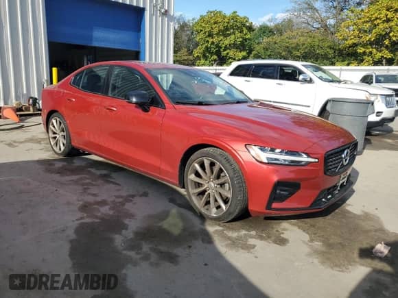 2021 Volvo S60 Momentum z VIN 7JR102TZ1MG123976, wystawiony jako Copart lot #82147935 z przebiegiem 25 842 mil mil oraz Szkoda całkowita • Salvage title. Historia ofert i sprzedaży dostępna na DreamBid. Obrazek 4.