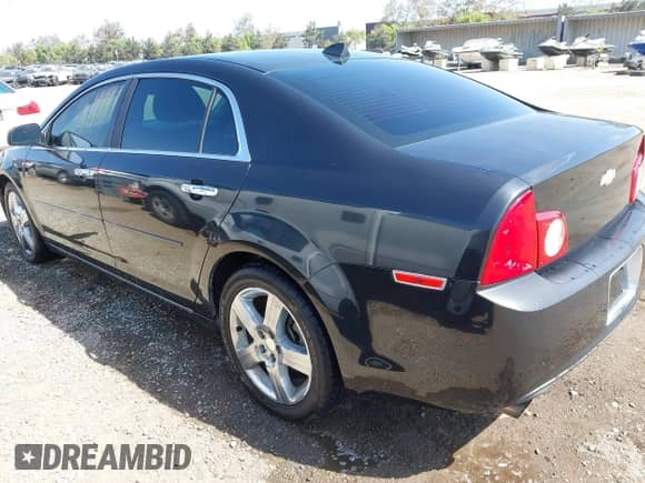 2012 Chevrolet Malibu 3LT z VIN 1G1ZF5E70CF180213, wystawiony jako IAAI lot #43407177 z przebiegiem 146 047 mil mil oraz . Historia ofert i sprzedaży dostępna na DreamBid. Obrazek 3.