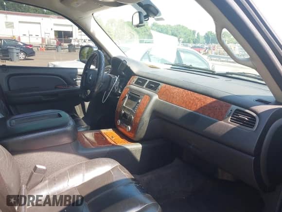 2007 Chevrolet Tahoe LTZ z VIN 1GNFK13087J355127, wystawiony jako IAAI lot #42634200 z przebiegiem 177 634 mil mil oraz . Historia ofert i sprzedaży dostępna na DreamBid. Obrazek 5.
