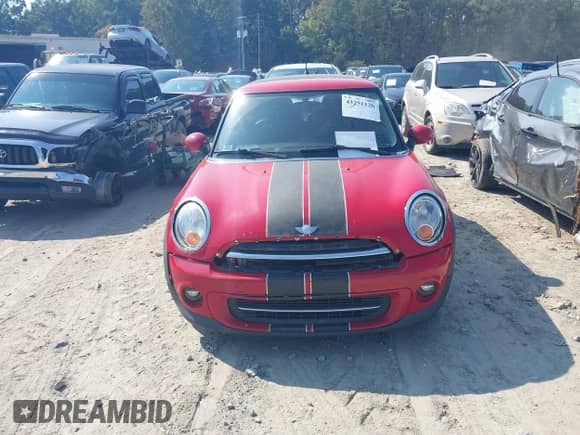 2012 MINI Hardtop z VIN WMWSU3C59CT542932, wystawiony jako IAAI lot #43251120 z przebiegiem 175 000 mil mil oraz . Historia ofert i sprzedaży dostępna na DreamBid. Obrazek 12.