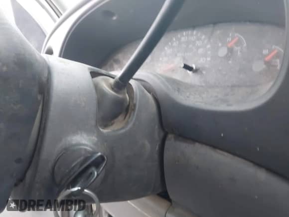 2003 Ford Econoline Cargo z VIN 1FTNS242X3HA64916, wystawiony jako IAAI lot #42196556 z przebiegiem 246 790 mil mil oraz . Historia ofert i sprzedaży dostępna na DreamBid. Obrazek 6.