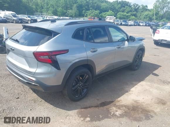 2024 Chevrolet Trax ACTIV z VIN KL77LKE25RC196943, wystawiony jako IAAI lot #42663107 z przebiegiem 16 982 mil mil oraz . Historia ofert i sprzedaży dostępna na DreamBid. Obrazek 4.