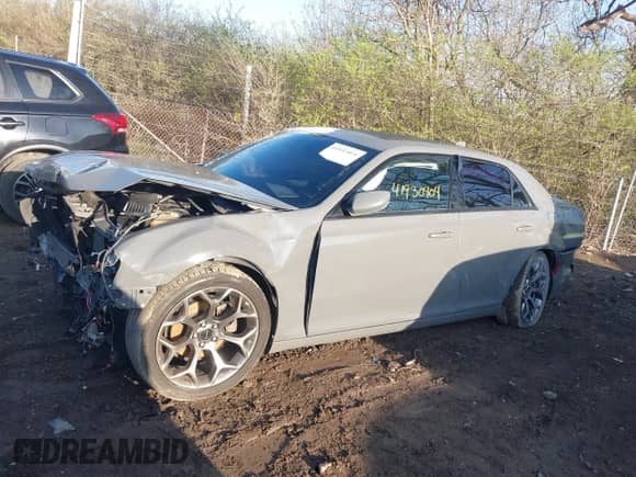 2018 Chrysler 300 S с VIN 2C3CCABG5JH227870, выставлен на аукционе IAAI как лот 41930404 с пробегом 109 903 миль миль и . История ставок и продаж доступна на DreamBid. Изображение 14.
