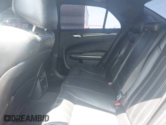 2018 Chrysler 300 S с VIN 2C3CCABG9JH214507, выставлен на аукционе IAAI как лот 42291761 с пробегом 160 737 миль миль и . История ставок и продаж доступна на DreamBid. Изображение 8.