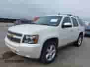 2014 Chevrolet Tahoe LTZ с VIN 1GNSKCE04ER213380, выставлен на аукционе IAAI как лот 41937707 с пробегом 180 738 миль миль и . История ставок и продаж доступна на DreamBid. Изображение 19.