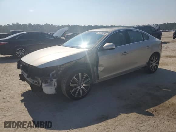 2018 Volvo S60 Inscription Platinum z VIN LYV402TM8JB157307, wystawiony jako Copart lot #81126285 z przebiegiem 95 220 mil mil oraz Szkoda całkowita • Salvage title. Historia ofert i sprzedaży dostępna na DreamBid. Obrazek 1.