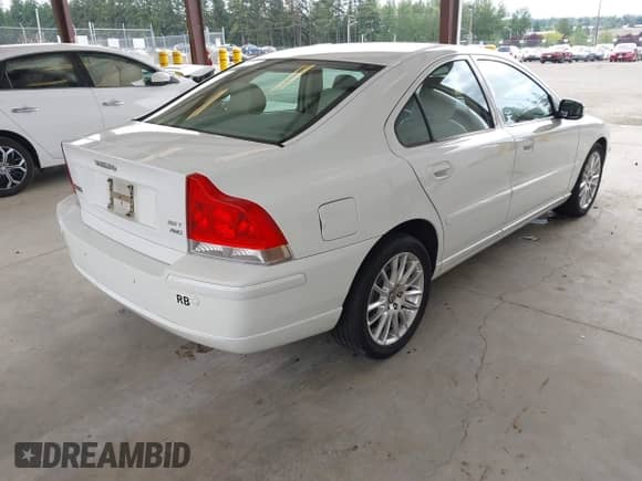 2007 Volvo S60 2.5L Turbo с VIN YV1RH592672614657, выставлен на аукционе IAAI как лот 42438342 с пробегом 105 956 миль миль и . История ставок и продаж доступна на DreamBid. Изображение 4.