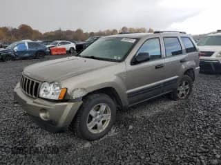 2005 Jeep Grand Cherokee Laredo с VIN 1J4HR48N35C576357, выставлен на аукционе Copart как лот 89658915 с пробегом 93 368 миль миль и Списание • Salvage title. История ставок и продаж доступна на DreamBid. Изображение 1.