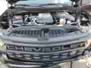2024 Chevrolet Silverado 1500 Custom Trail Boss z VIN 3GCUDCE83RG218772, wystawiony jako Copart lot #44648145 z przebiegiem 8 672 mil mil oraz Szkoda całkowita • Salvage title. Historia ofert i sprzedaży dostępna na DreamBid. Obrazek 11.