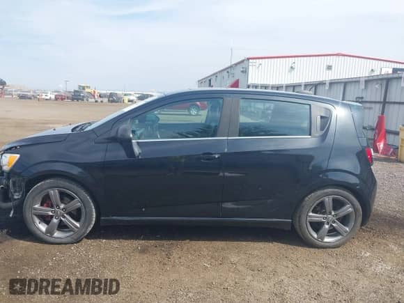 2015 Chevrolet Sonic RS с VIN 1G1JH6SB3F4106550, выставлен на аукционе IAAI как лот 43066347 с пробегом 76 832 миль миль и . История ставок и продаж доступна на DreamBid. Изображение 14.